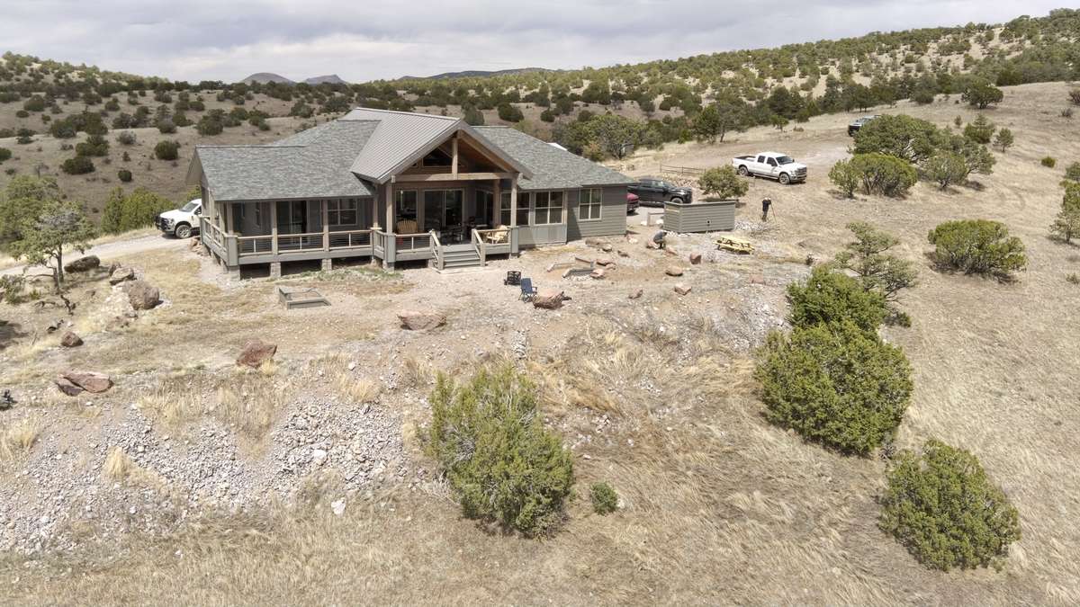 Mule deer hunting lodge in Southern New Mexico